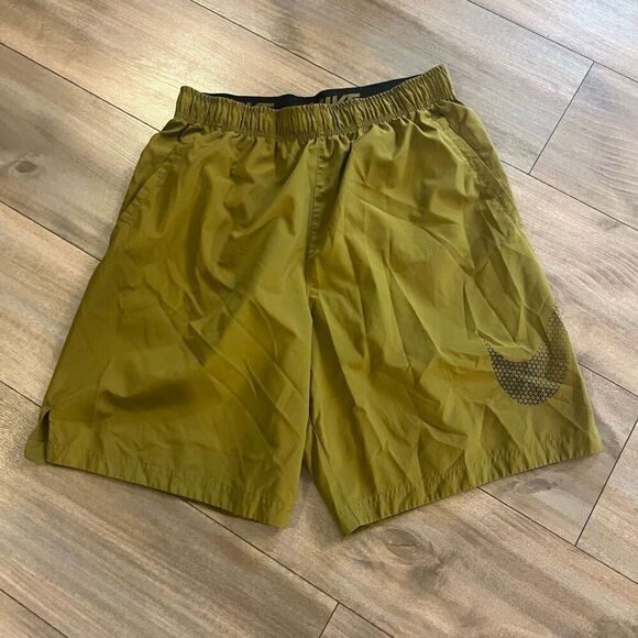 Nike Green Athletic Workout Shorts Men Large Bin H-100 - Picture 1 of 5